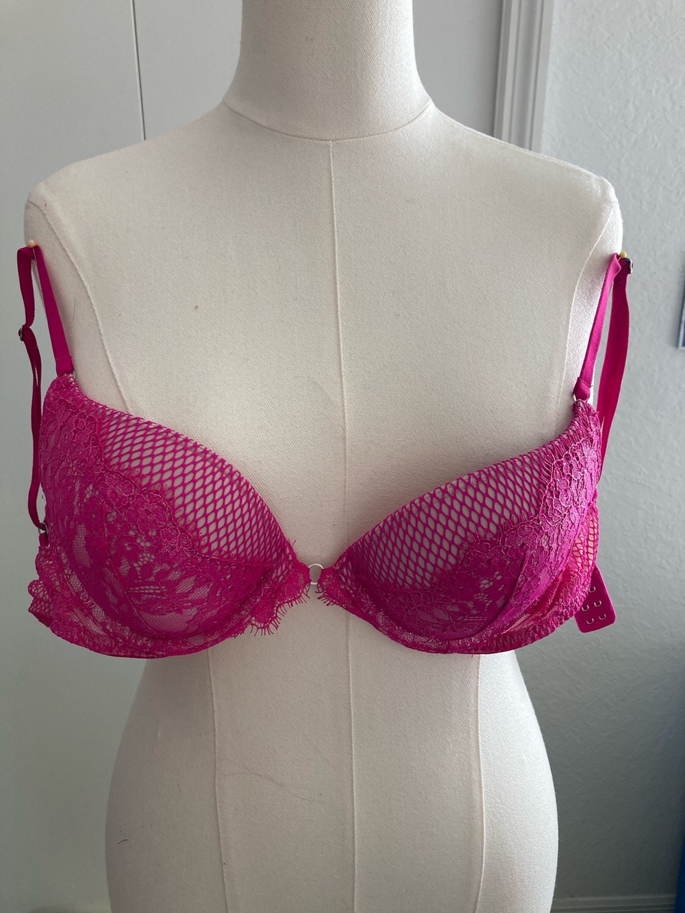 Victoria's Secret Fuchsia Lace & Mesh Underwire Bra
